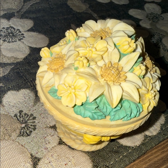 Vintage Floral Basket Trinket - Picture 4 of 7